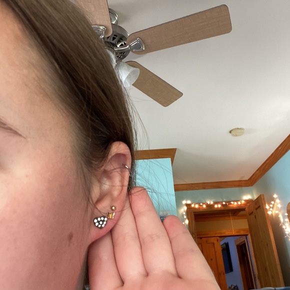 set of 2 stud earrings - Picture 3 of 3